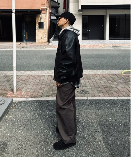 BACK NUMBER（バックナンバー）の「【BACK NUMBER】合成皮革 MA-1 フライトジャケット (フェイクレザー / PUレザー / ボンバージャケット / ミリタリースタイル)（ブルゾン・メンズ・ブラック/グレー・XL/L/M）」の4枚目の写真