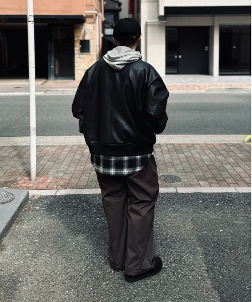 BACK NUMBER（バックナンバー）の「【BACK NUMBER】合成皮革 MA-1 フライトジャケット (フェイクレザー / PUレザー / ボンバージャケット / ミリタリースタイル)（ブルゾン・メンズ・ブラック/グレー・XL/L/M）」の5枚目の写真