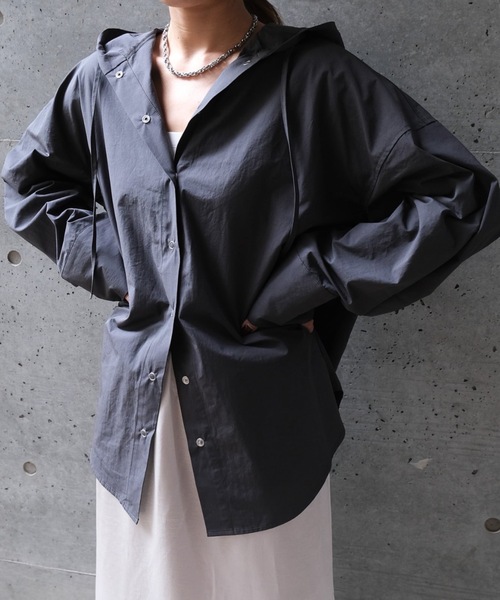 CIEL'AIR(シエルエアー)の「NYLON HOODED SHIRT(ナイロンフードシャツ)(シャツ/ブラウス・レディース・オフホワイト/チャコールグレー・MEDIUM)」の2枚目の写真