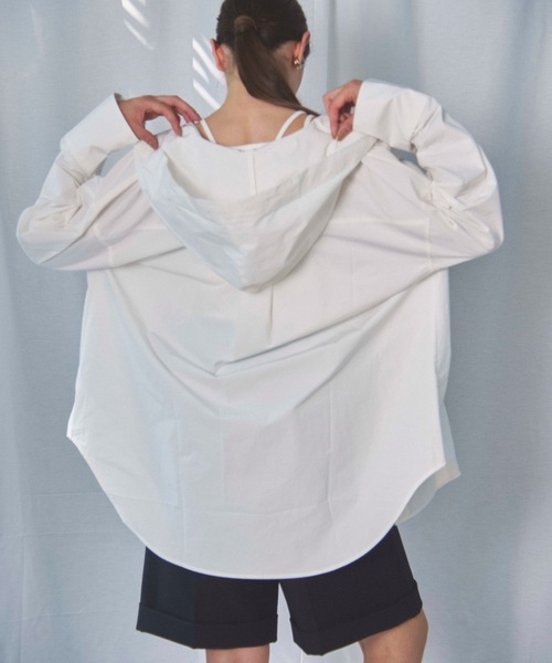 CIEL'AIR(シエルエアー)の「NYLON HOODED SHIRT(ナイロンフードシャツ)(シャツ/ブラウス・レディース・オフホワイト/チャコールグレー・MEDIUM)」の4枚目の写真