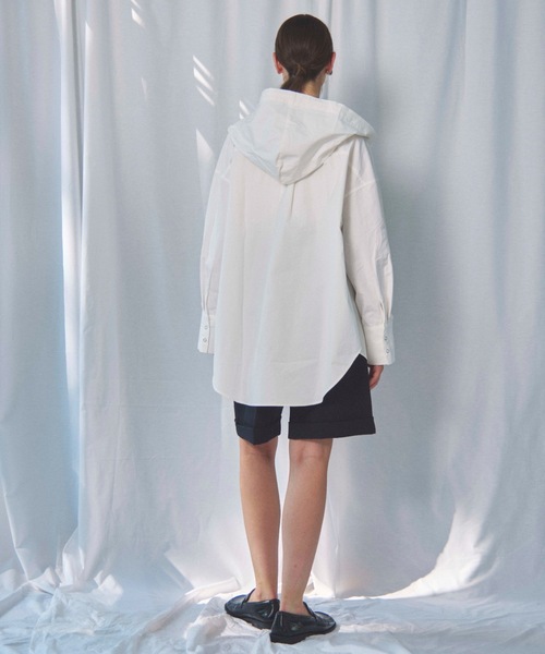 CIEL'AIR(シエルエアー)の「NYLON HOODED SHIRT(ナイロンフードシャツ)(シャツ/ブラウス・レディース・オフホワイト/チャコールグレー・MEDIUM)」の17枚目の写真