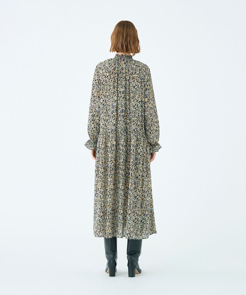 BALLSEY(ボールジィ)の「ブローフラワープリント シャーリングロングワンピース(ワンピース・レディース・ベージュ系その他/グレー系その他2・36)」の5枚目の写真