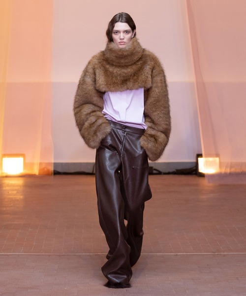 MSGM(エムエスジーエム)の「フェイクファー クロップドジャケット(その他アウター・レディース・ナチュラル・38)」の6枚目の写真