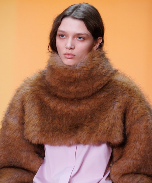 MSGM(エムエスジーエム)の「フェイクファー クロップドジャケット(その他アウター・レディース・ナチュラル・38)」の7枚目の写真