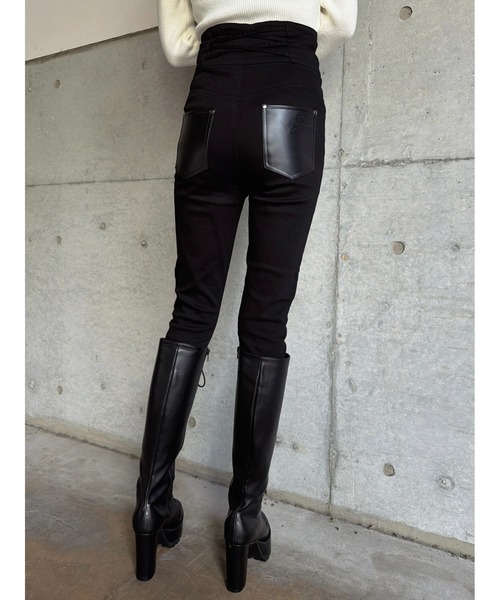 EGOIST（エゴイスト）の「Backクロスハイウエストスキニーパンツ（その他パンツ・レディース・ブラック・SS/S/M）」の3枚目の写真