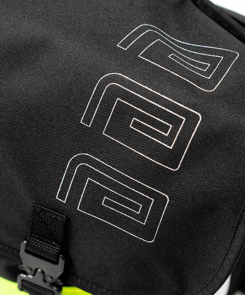 reversal.dogi.design.works(リバーサル・ドーギ・デザイン・ワークス)の「<reversal/リバーサル>FIGHT MESSENGER BAG(メッセンジャーバッグ・メンズ・ブラック・FREE)」の4枚目の写真