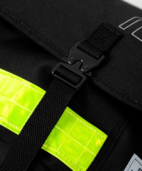 reversal.dogi.design.works(リバーサル・ドーギ・デザイン・ワークス)の「<reversal/リバーサル>FIGHT MESSENGER BAG(メッセンジャーバッグ・メンズ・ブラック・FREE)」の6枚目の写真