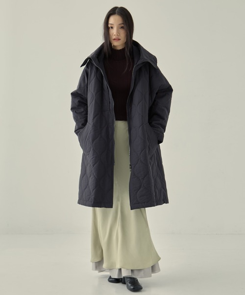 VACHEMENT（ヴァシュモン）の「【VACHEMENT/ヴァシュモン】リサイクル60/40クロスキルティングフーディー（その他アウター・レディース・ダークグレー/ブラック・FREE）」の7枚目の写真