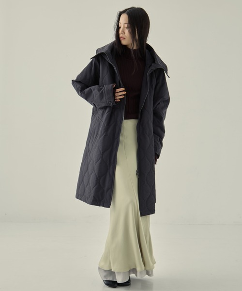 VACHEMENT（ヴァシュモン）の「【VACHEMENT/ヴァシュモン】リサイクル60/40クロスキルティングフーディー（その他アウター・レディース・ダークグレー/ブラック・FREE）」の8枚目の写真