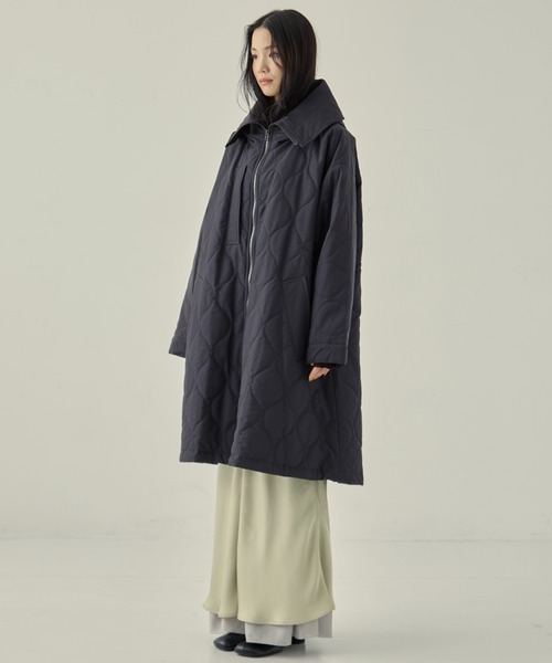 VACHEMENT（ヴァシュモン）の「【VACHEMENT/ヴァシュモン】リサイクル60/40クロスキルティングフーディー（その他アウター・レディース・ダークグレー/ブラック・FREE）」の12枚目の写真