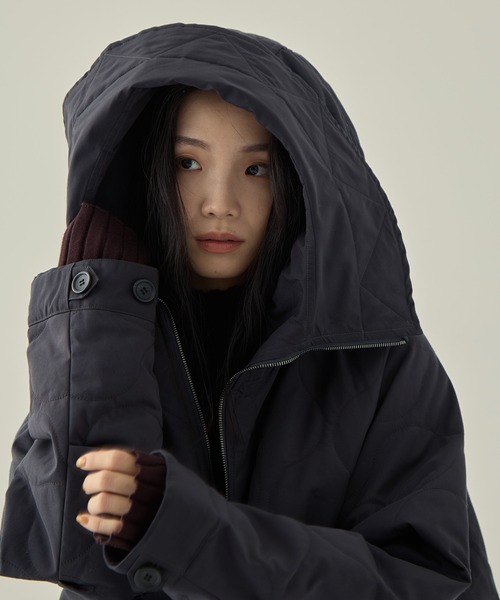 VACHEMENT（ヴァシュモン）の「【VACHEMENT/ヴァシュモン】リサイクル60/40クロスキルティングフーディー（その他アウター・レディース・ダークグレー/ブラック・FREE）」の10枚目の写真