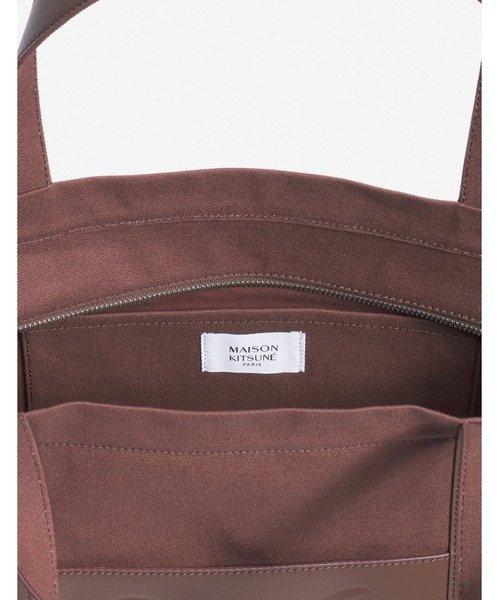 Maison Kitsune（メゾンキツネ）の「FOX HEAD LARGE TOTE（トートバッグ・レディース・ブラウン・U）」の4枚目の写真