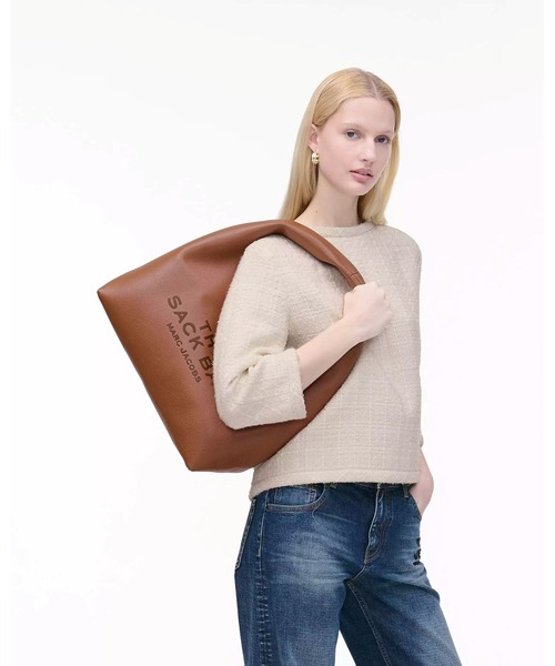 MARC JACOBS(マークジェイコブス)の「LEATHER SACK BAG/ザ レザー サック バッグ(ショルダーバッグ・レディース・ブラウン系その他・ONE SIZE)」の2枚目の写真