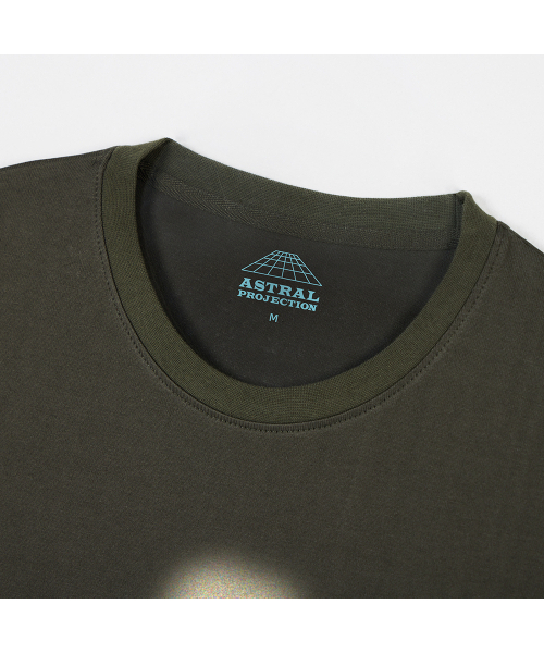 ASTRAL PROJECTION(アストラルプロジェクション)の「ビッグAオーバーサイズロングスリーブTシャツ_カーキ(Tシャツ/カットソー・メンズ・その他・LARGE/MEDIUM/X-LARGE/XX-LARGE)」の3枚目の写真