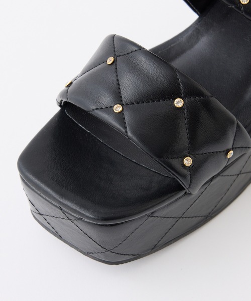 ビジュースタッズ付きキルティングサンダル NICE CLAUP セール】ビジュースタッズ付きキルティングサンダル（サンダル）｜one