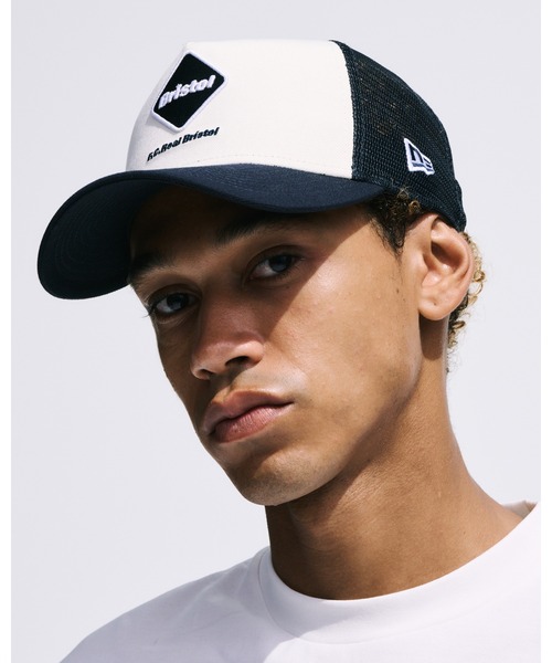 F.C.Real Bristol（エフシーレアルブリストル）の「NEW ERA EMBLEM 9FORTY A-FRAME MESH CAP（キャップ・メンズ・ブラック/オフホワイト・FREE）」の3枚目の写真