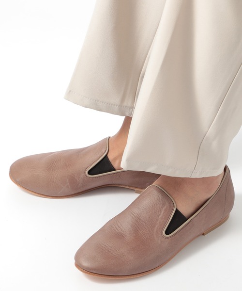 ARCOLLETTA PADRONE(アルコレッタ パドローネ)の「【ARCOLLETTA PADRONE】別注レザースリッポン AP8185-2215-23A(スリッポン・メンズ・ネイビー/キャメル/グレイッシュベージュ/ブラック・41/40/42)」の7枚目の写真