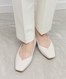 ゴールドパーツVカットフラットパンプス
