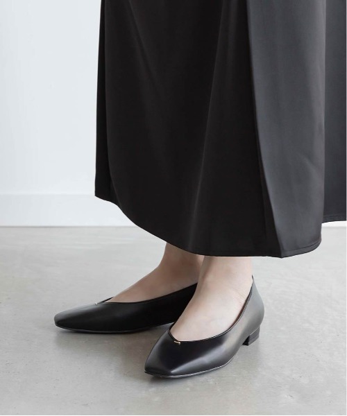RANDA(ランダ)の「ゴールドパーツVカットフラットパンプス(パンプス・レディース・アイボリー/ベージュ/ブラック・23/24/25/22.5/24.5/23.5/22/25.5)」の13枚目の写真