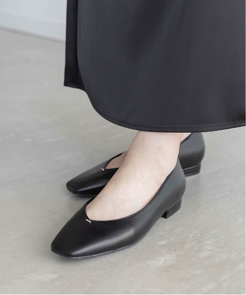 RANDA(ランダ)の「ゴールドパーツVカットフラットパンプス(パンプス・レディース・アイボリー/ベージュ/ブラック・23/24/25/22.5/24.5/23.5/22/25.5)」の14枚目の写真