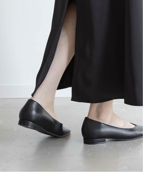 RANDA(ランダ)の「ゴールドパーツVカットフラットパンプス(パンプス・レディース・アイボリー/ベージュ/ブラック・23/24/25/22.5/24.5/23.5/22/25.5)」の17枚目の写真