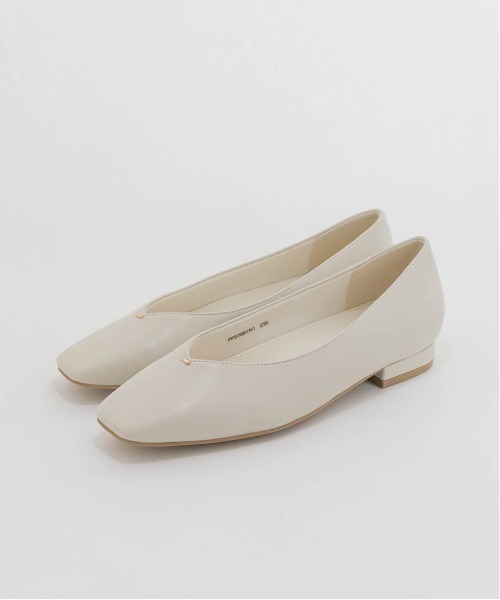 RANDA(ランダ)の「ゴールドパーツVカットフラットパンプス(パンプス・レディース・アイボリー/ベージュ/ブラック・23/24/25/22.5/24.5/23.5/22/25.5)」の11枚目の写真