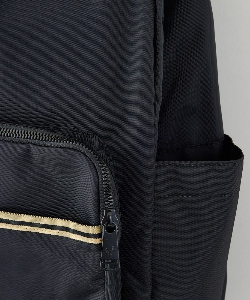 FRED PERRY（フレッドペリー）の「【WEB先行予約】[FRED PERRY/フレッドペリー] ティップ テープ バックパック（WEB限定）（バックパック/リュック・レディース・ブラック・ONE SIZE）」の6枚目の写真