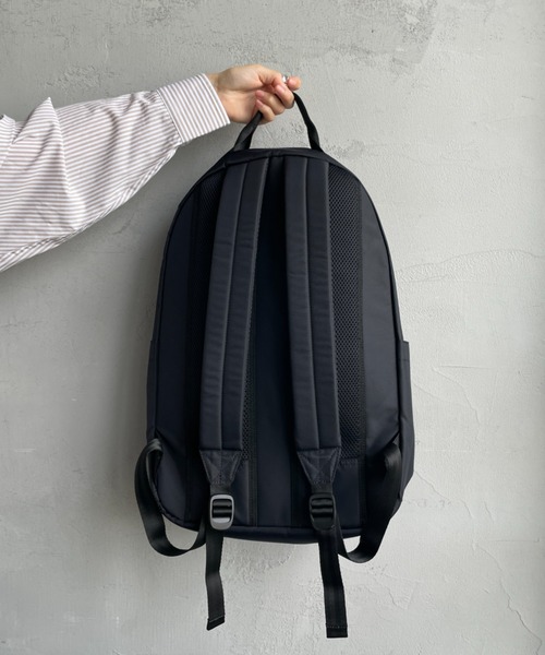 FRED PERRY（フレッドペリー）の「【WEB先行予約】[FRED PERRY/フレッドペリー] ティップ テープ バックパック（WEB限定）（バックパック/リュック・レディース・ブラック・ONE SIZE）」の16枚目の写真