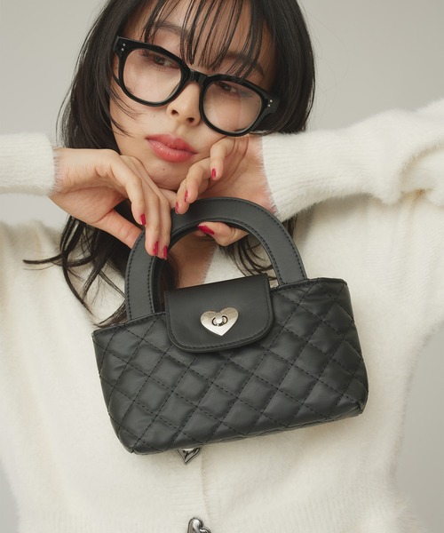 Narcissus（ナルシス）の「キルティングハートバッグ/ハンドミニバッグ（ハンドバッグ・レディース・ブラック/シルバー・FREE）」の2枚目の写真
