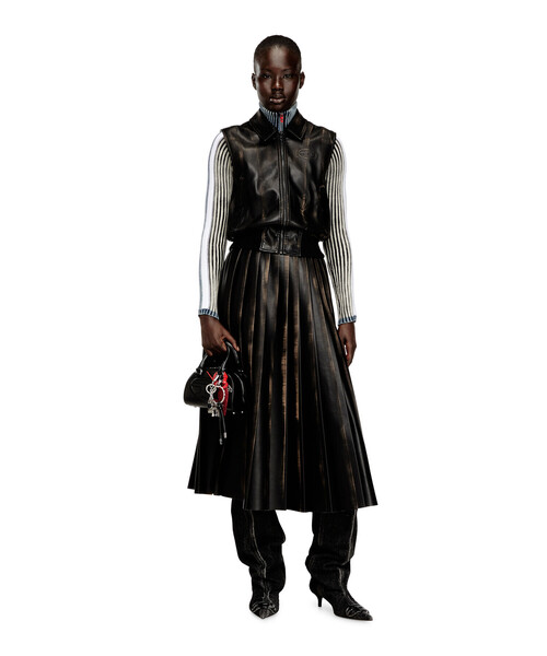 DIESEL(ディーゼル)の「ウィメンズ スリーブレス ジップアップジャケット G-INKO(ブルゾン・レディース・ブラック・44/46/42/40/38)」の3枚目の写真