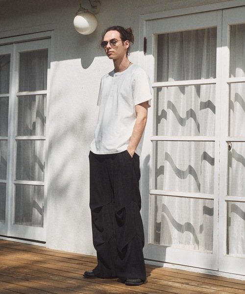 CASPER JOHN(キャスパージョン)の「Compact henry neck T-shirts/コンパクトヘンリーネックTシャツ(Tシャツ/カットソー・メンズ・ブラック/レッド/グレー/ホワイト・MEDIUM/LARGE/SMALL/X-SMALL)」の7枚目の写真