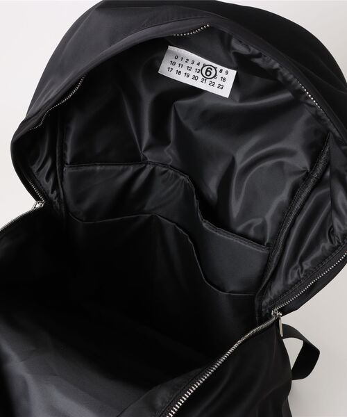 MM6 Maison Margiela（ｴﾑｴﾑｼｯｸｽ ﾒｿﾞﾝ ﾏﾙｼﾞｪﾗ）の「THREE POCKET BACKPACK（バックパック/リュック・メンズ・ブラック・UNI）」の9枚目の写真