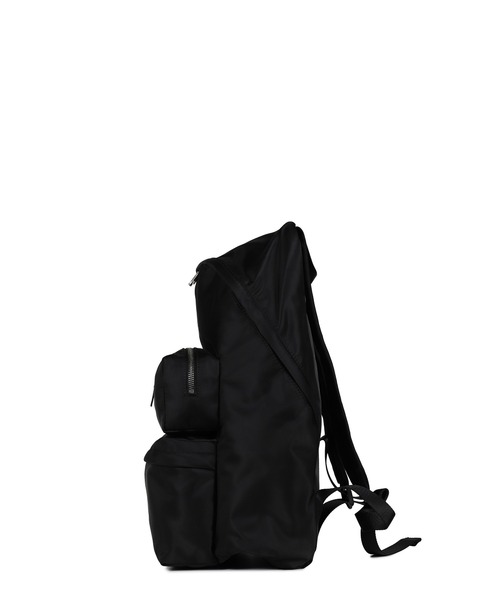 MM6 Maison Margiela（ｴﾑｴﾑｼｯｸｽ ﾒｿﾞﾝ ﾏﾙｼﾞｪﾗ）の「THREE POCKET BACKPACK（バックパック/リュック・メンズ・ブラック・UNI）」の3枚目の写真
