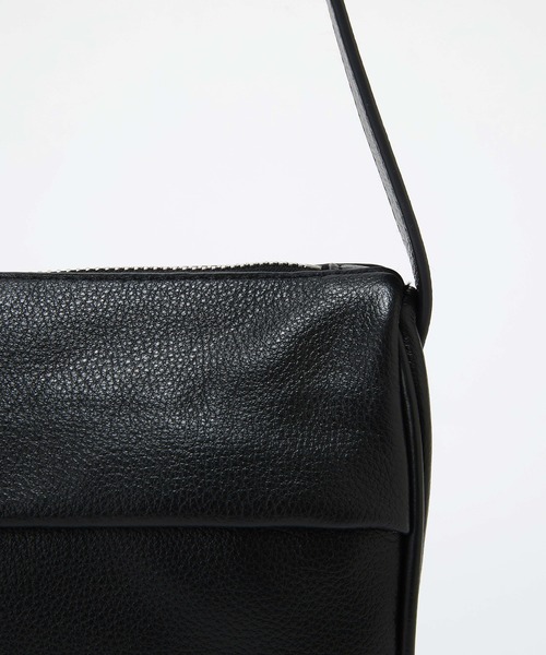 Breath TOPKAPI(ブレストプカピ)の「【Breath TOPKAPI】SUPPLE サプル シボレザー スワローマチ ワイド ショルダーバッグ(ショルダーバッグ・レディース・ブラック/ライトグレー・FREE)」の9枚目の写真