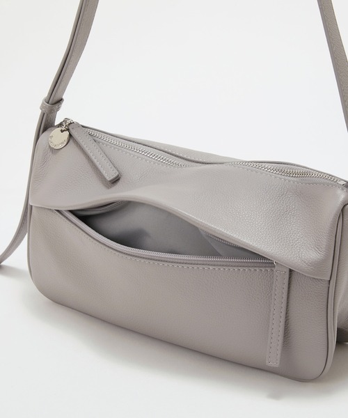 Breath TOPKAPI(ブレストプカピ)の「【Breath TOPKAPI】SUPPLE サプル シボレザー スワローマチ ワイド ショルダーバッグ(ショルダーバッグ・レディース・ブラック/ライトグレー・FREE)」の13枚目の写真