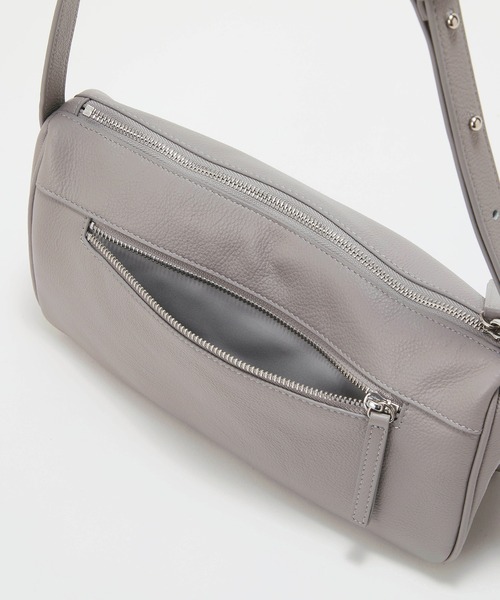 Breath TOPKAPI(ブレストプカピ)の「【Breath TOPKAPI】SUPPLE サプル シボレザー スワローマチ ワイド ショルダーバッグ(ショルダーバッグ・レディース・ブラック/ライトグレー・FREE)」の14枚目の写真