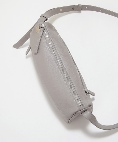 Breath TOPKAPI(ブレストプカピ)の「【Breath TOPKAPI】SUPPLE サプル シボレザー スワローマチ ワイド ショルダーバッグ(ショルダーバッグ・レディース・ブラック/ライトグレー・FREE)」の15枚目の写真