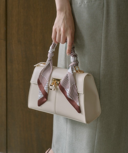 Andemiu(アンデミュウ)の「【新色登場!】スカーフハンドルBAG639610(ハンドバッグ・レディース・ブラック/ブラウン/アイボリー・FREE)」の2枚目の写真