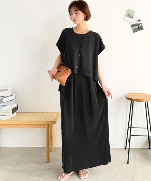Classical Evon(クラシカルエヴォン)の「【2点セット】【Classical Evon】楽ちんと上品は、欲張れる。 ニットベスト × プリーツカットストレートワンピース セットアップ(ワンピース・レディース・ブラック/アイボリー/杢グレー・LARGE/MEDIUM/SMALL/X-LARGE)」の2枚目の写真