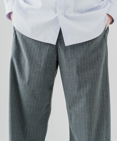 EDIFICE(エディフィス)の「クリアスストライプ 3D フィット トラウザー(スラックス・メンズ・ブラック/チャコールグレー/ネイビー・SMALL/LARGE/MEDIUM)」の2枚目の写真