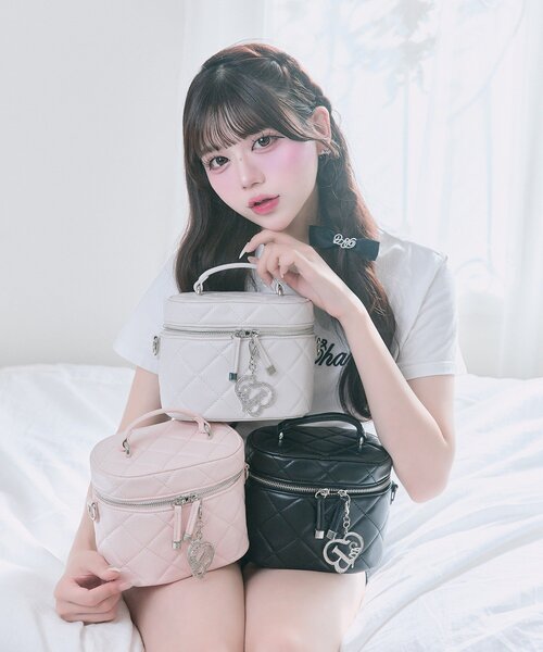 OLIVE des OLIVE（オリーブデオリーブ）の「【Belle Charme】Glitter Logo Quilted Vanity（ショルダーバッグ・レディース・ピンク/アイボリー/ブラック・FREE）」の6枚目の写真