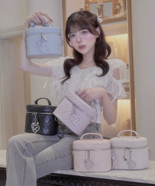 Belle Charme(ベルシャルム)の「【Belle Charme】Glitter Logo Quilted Vanity(ショルダーバッグ・レディース・ピンク/アイボリー/ブラック/ラベンダー/サックスブルー・FREE)」の12枚目の写真