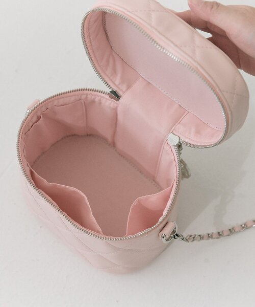 Belle Charme(ベルシャルム)の「【Belle Charme】Glitter Logo Quilted Vanity(ショルダーバッグ・レディース・ピンク/アイボリー/ブラック/ラベンダー/サックスブルー・FREE)」の6枚目の写真