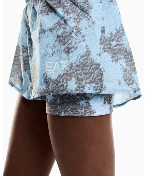 EMPORIO ARMANI EA7（エンポリオアルマーニイーエーセブン）の「【エンポリオ アルマーニ EA7】Dynamic Athlete ショートパンツ VENTUS7テクニカルファブリック（その他パンツ・レディース・スカイブルー系・SMALL/MEDIUM/LARGE）」の3枚目の写真