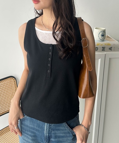 GeeRA（ジーラ）の「ヘンリーネックレイヤード風タンクトップ（タンクトップ・レディース・ブラック/杢グレー/ネイビー・MEDIUM/LARGE/X-LARGE）」の2枚目の写真