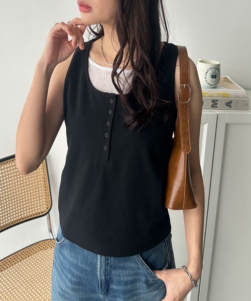 GeeRA（ジーラ）の「ヘンリーネックレイヤード風タンクトップ（タンクトップ・レディース・ブラック/杢グレー/ネイビー・MEDIUM/LARGE/X-LARGE）」の4枚目の写真