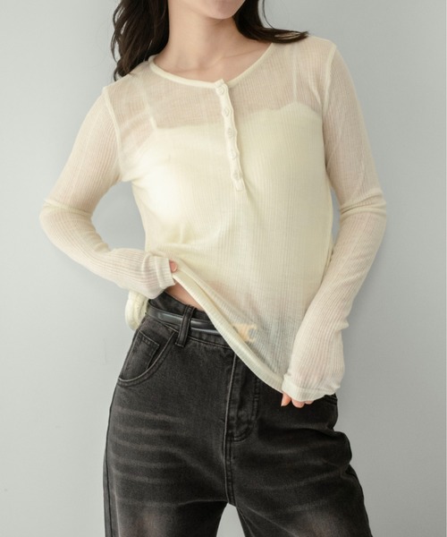 on:nue（オンニュ）の「【on:nue】[キャミ付き/着用動画あり！] シアーリブヘンリーネックカットソー /2026 SS COLLECTION（Tシャツ/カットソー・レディース・ブラック/スカイブルー/イエロー系その他/グレー・FREE）」の4枚目の写真