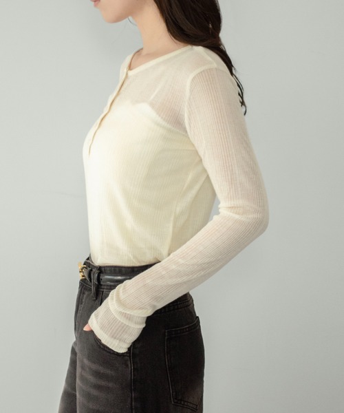 on:nue（オンニュ）の「【on:nue】[キャミ付き/着用動画あり！] シアーリブヘンリーネックカットソー /2026 SS COLLECTION（Tシャツ/カットソー・レディース・ブラック/スカイブルー/イエロー系その他/グレー・FREE）」の9枚目の写真