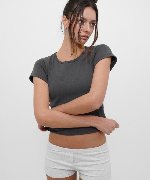 BLACKUP（ブラックアップ）の「[B-BASIC] テンションスタンダードラウンドネックミニ半袖Tシャツ（Tシャツ/カットソー・レディース・チャコール/パープル/ブラック/アイボリー・MEDIUM/SMALL）」の20枚目の写真