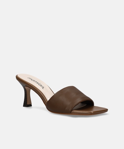 MAMIAN（マミアン）の「ワイドスクエアトゥ パデット ミュールサンダル (7.0cmヒール)（サンダル・レディース・ダークブラウン/ホワイト/ブラック・L/M）」の3枚目の写真